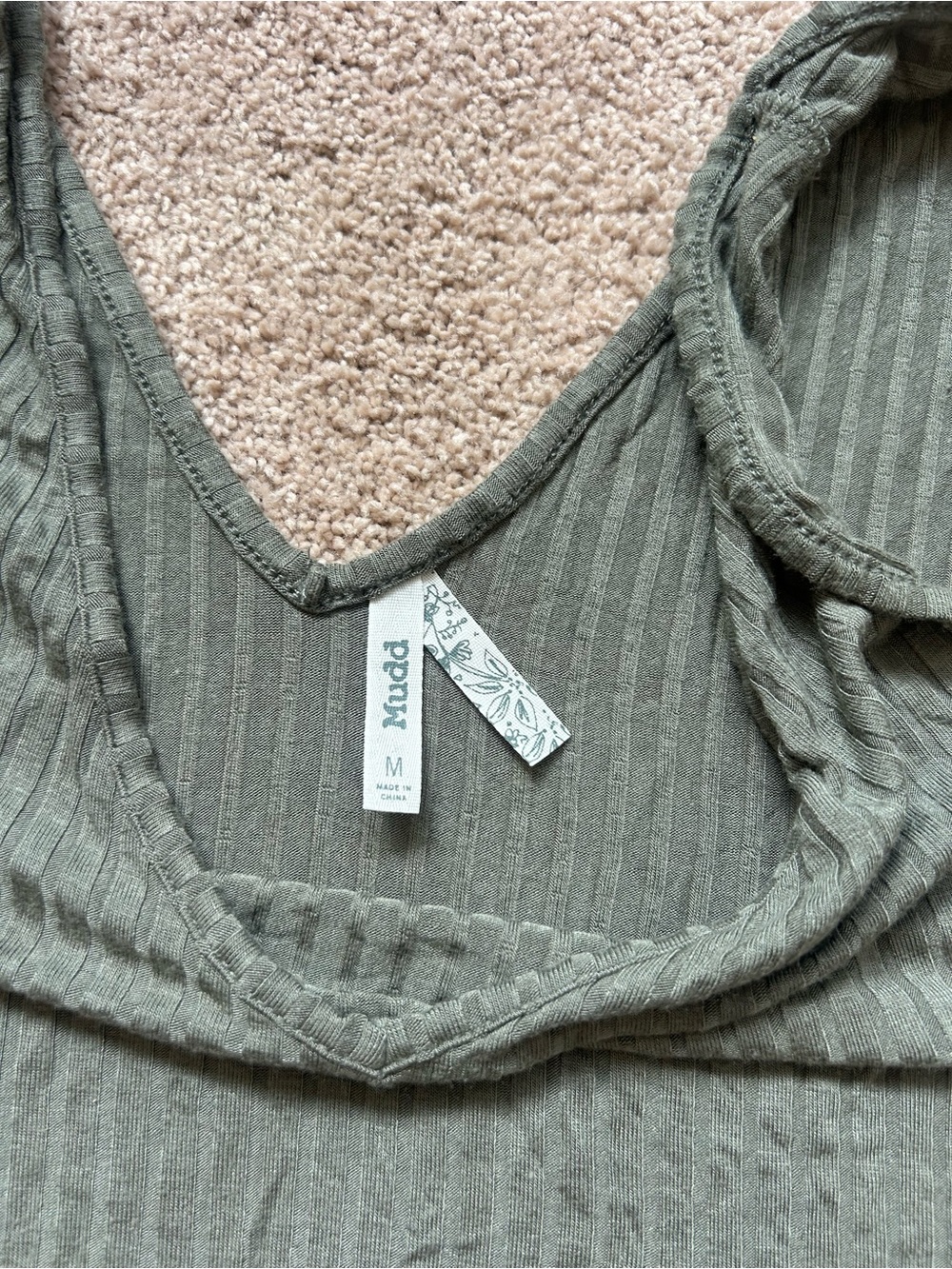 Mudd Olive Green Ribbed V-Neck Tank - Picture 3 of 4